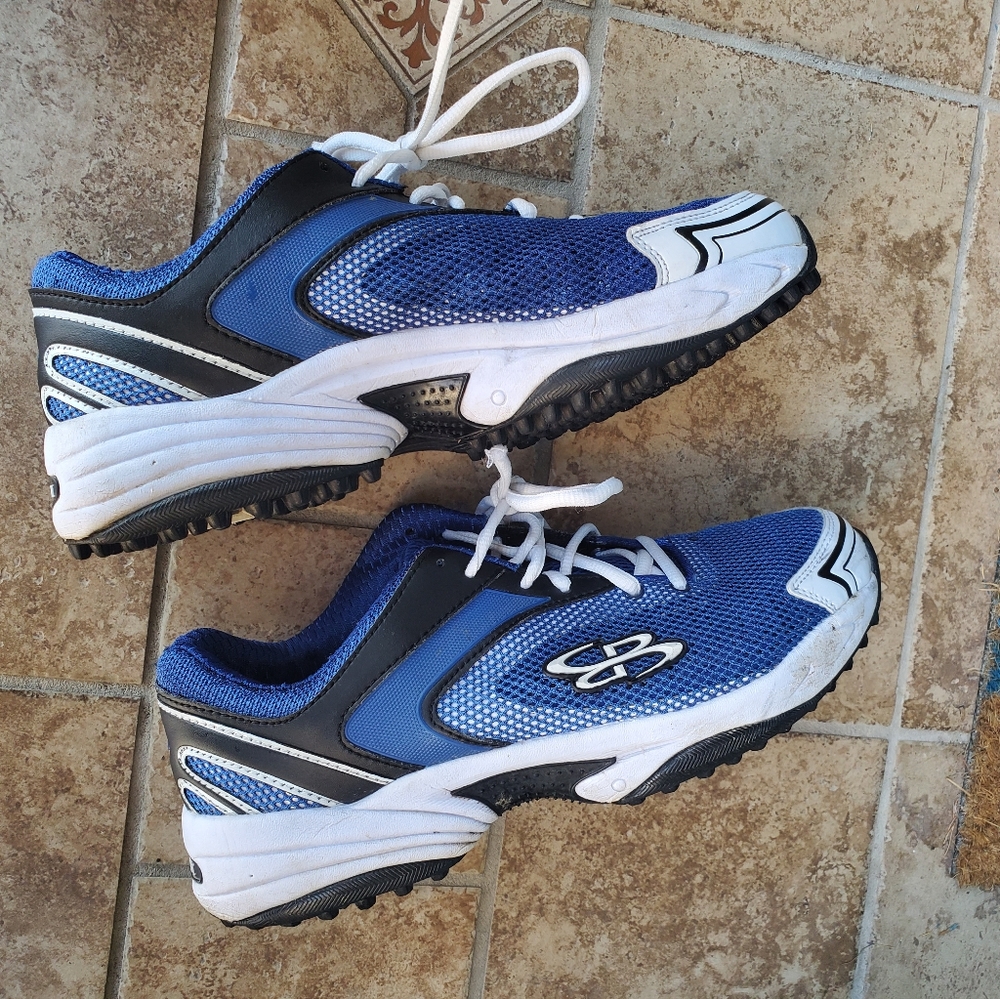 EUC Baseball /Golf Cleats